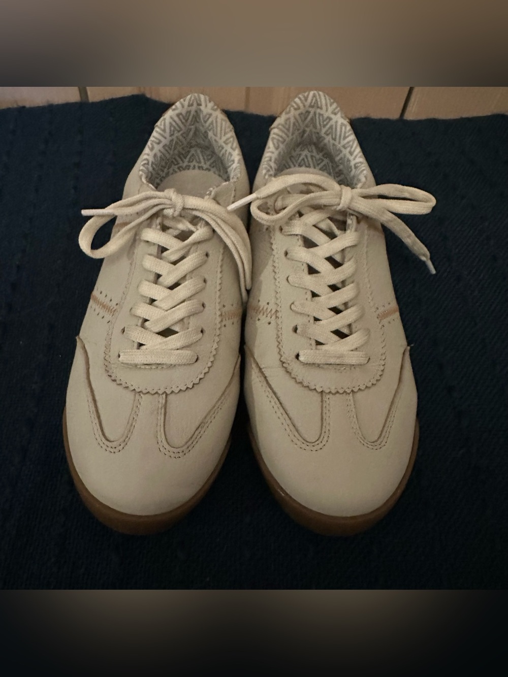 Use Vittal Women’s Cream Colored sneakers